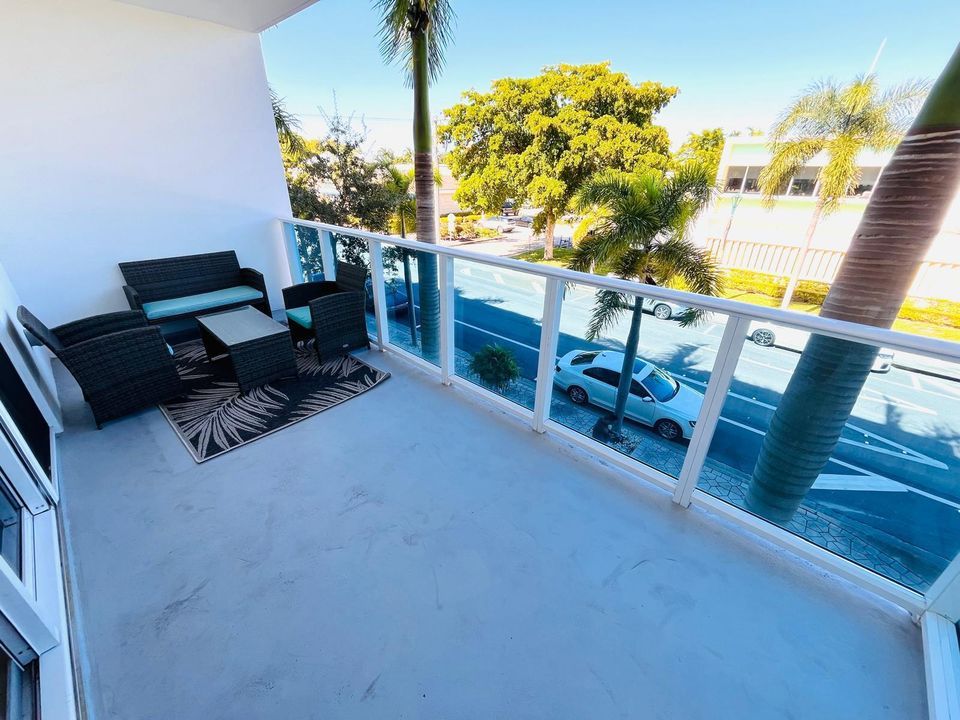 Active With Contract: $2,895 (1 beds, 1 baths, 1031 Square Feet)