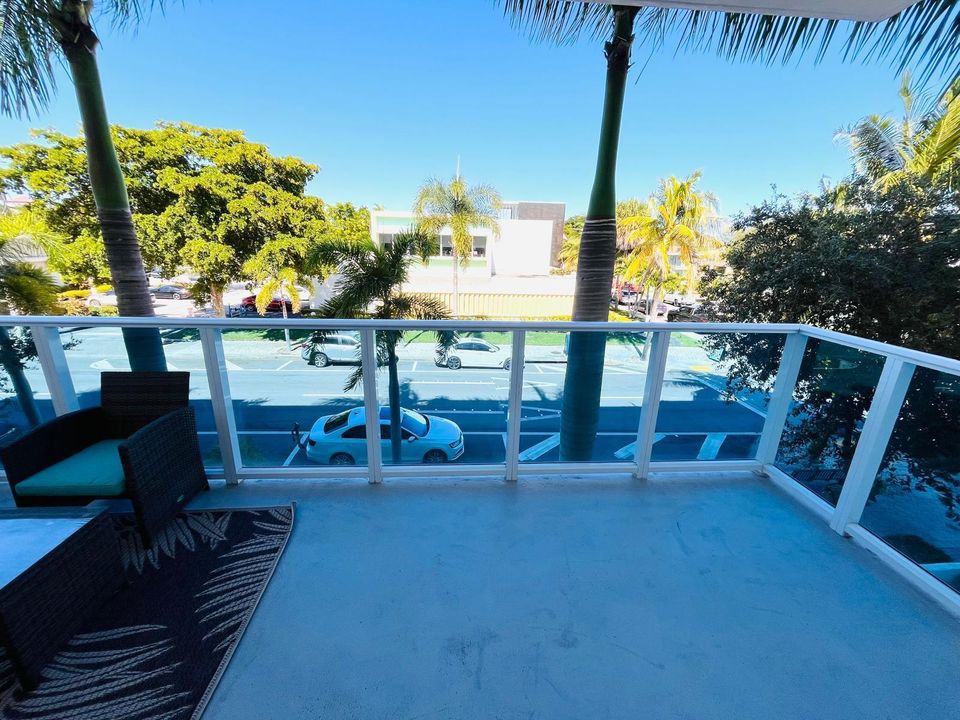 Active With Contract: $2,895 (1 beds, 1 baths, 1031 Square Feet)