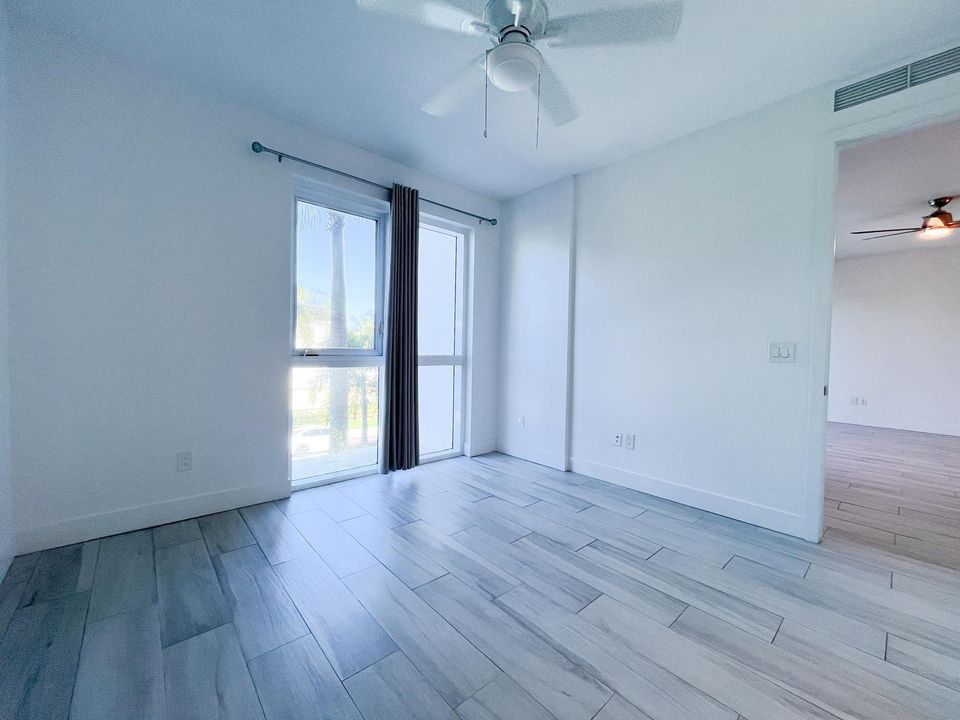 Active With Contract: $2,895 (1 beds, 1 baths, 1031 Square Feet)