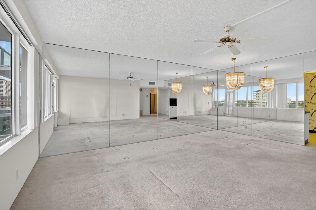 For Sale: $249,000 (2 beds, 2 baths, 1138 Square Feet)