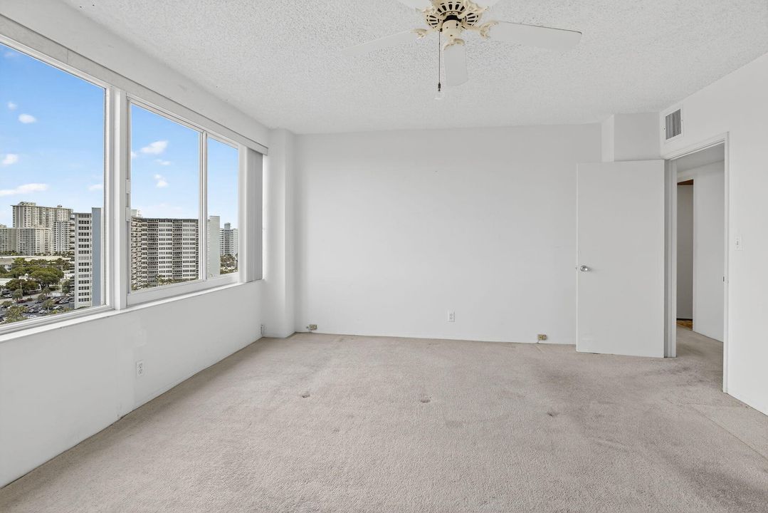 For Sale: $249,000 (2 beds, 2 baths, 1138 Square Feet)