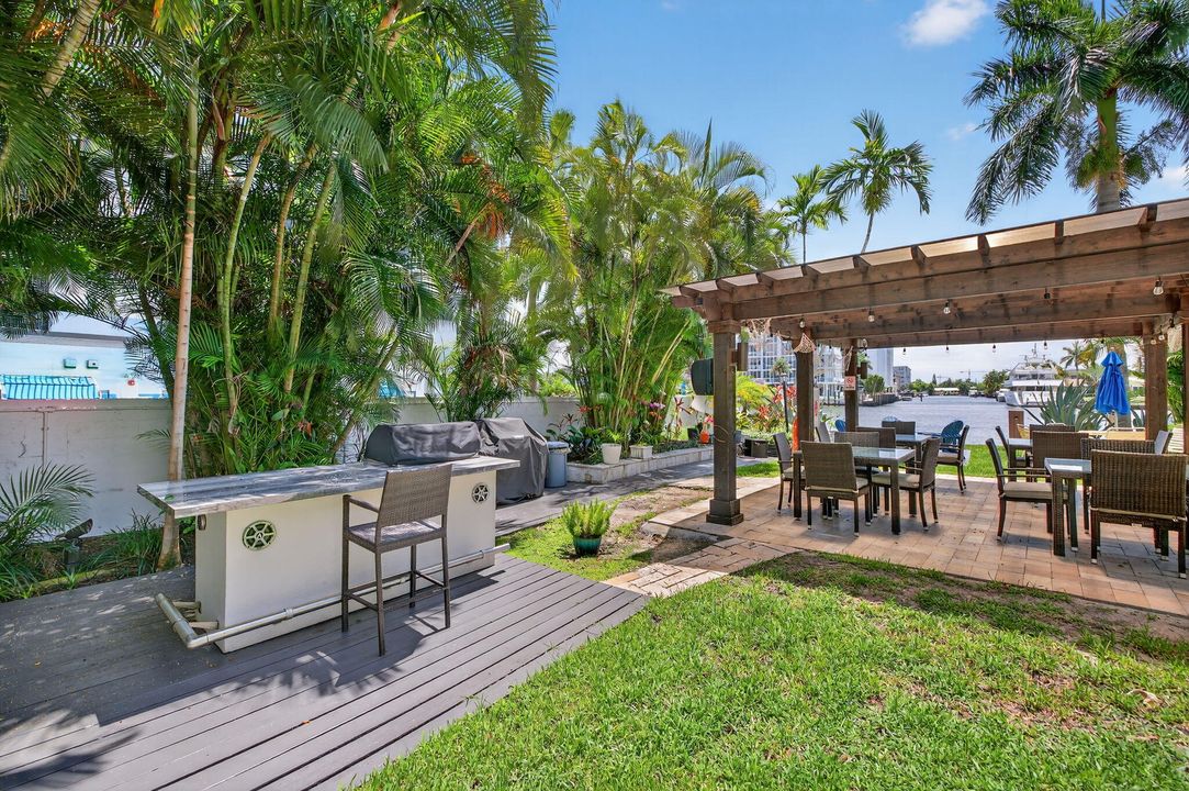 For Sale: $249,000 (2 beds, 2 baths, 1138 Square Feet)