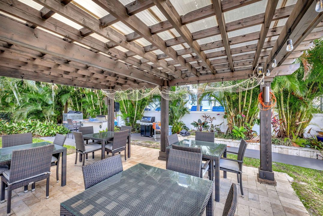 For Sale: $249,000 (2 beds, 2 baths, 1138 Square Feet)