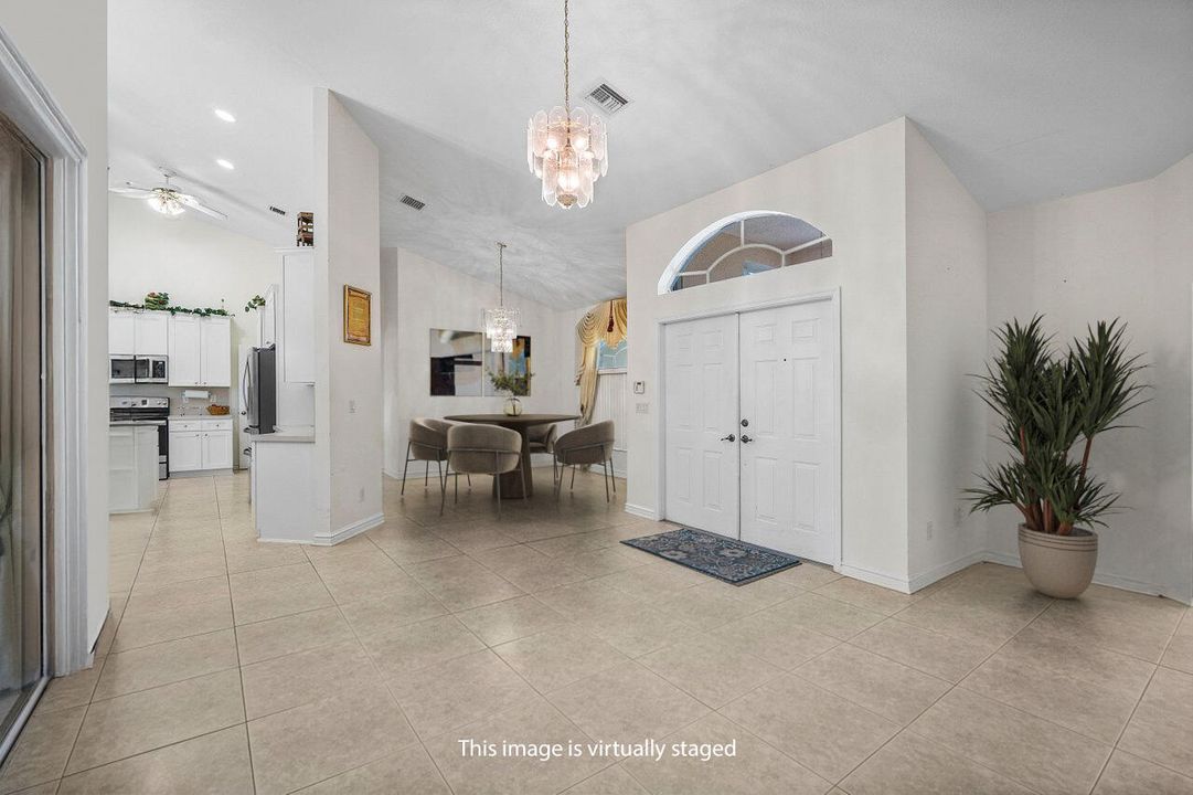 合同活跃: $659,900 (3 贝兹, 2 浴室, 2546 平方英尺)