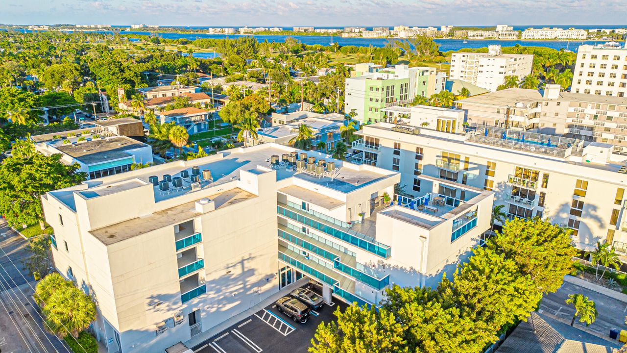 Под контрактом: $375,000 (1 спален, 1 ванн, 1032 Квадратных фут)