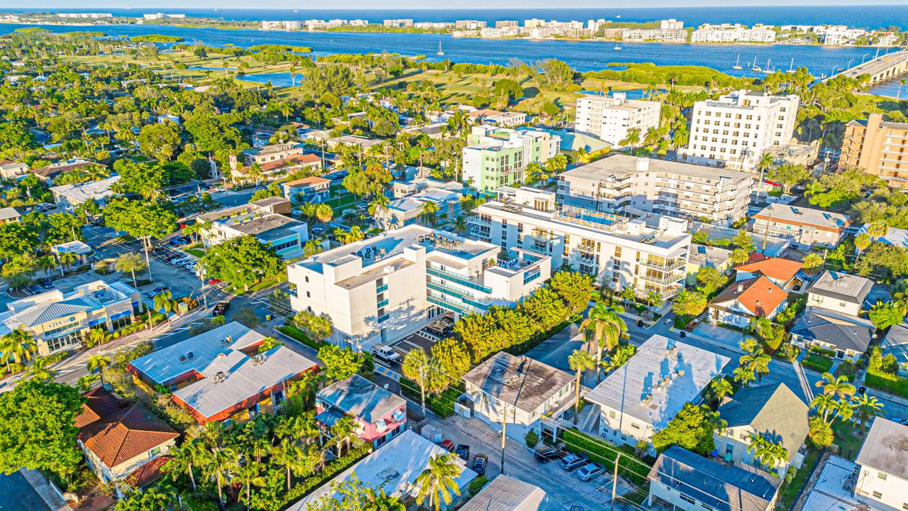 Под контрактом: $375,000 (1 спален, 1 ванн, 1032 Квадратных фут)