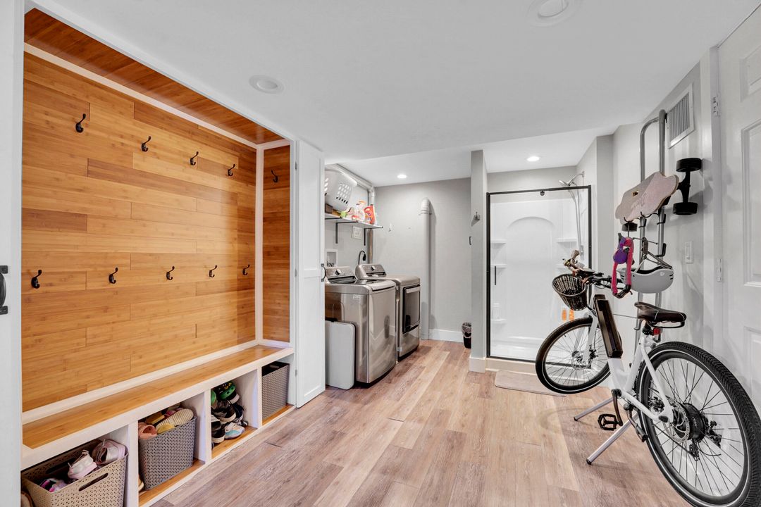 合同活跃: $8,000 (5 贝兹, 4 浴室, 3595 平方英尺)