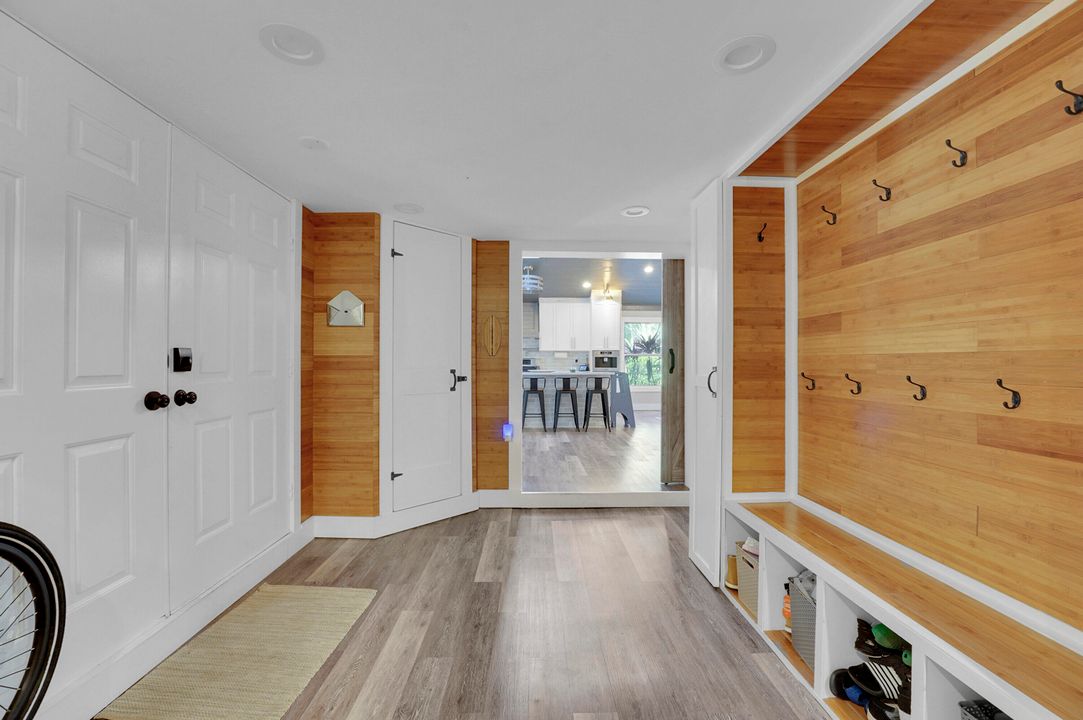 合同活跃: $8,000 (5 贝兹, 4 浴室, 3595 平方英尺)