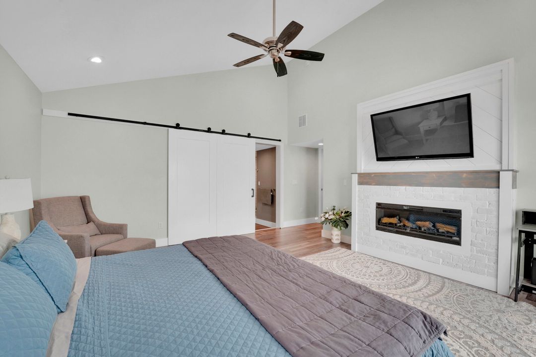 合同活跃: $8,000 (5 贝兹, 4 浴室, 3595 平方英尺)