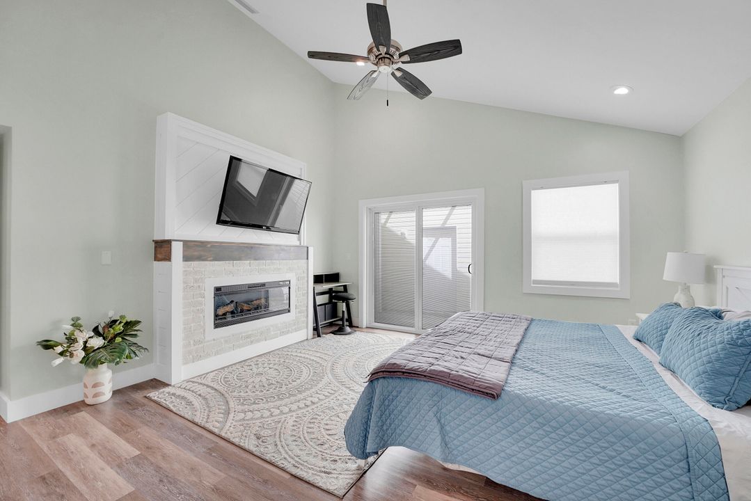 合同活跃: $8,000 (5 贝兹, 4 浴室, 3595 平方英尺)