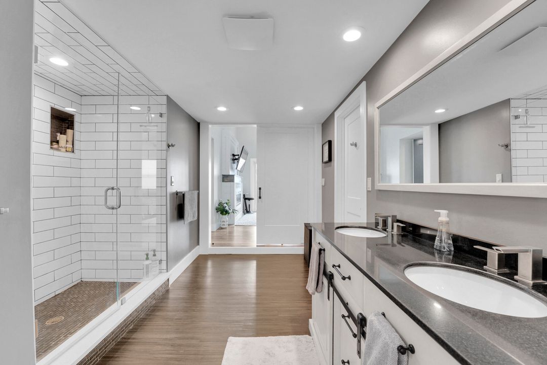 合同活跃: $8,000 (5 贝兹, 4 浴室, 3595 平方英尺)