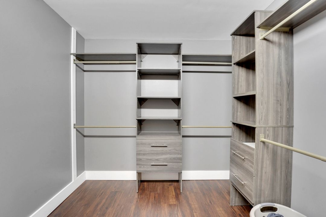 合同活跃: $8,000 (5 贝兹, 4 浴室, 3595 平方英尺)