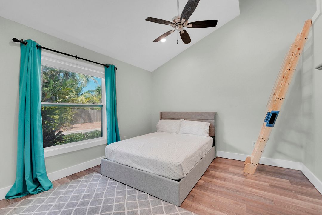 合同活跃: $8,000 (5 贝兹, 4 浴室, 3595 平方英尺)