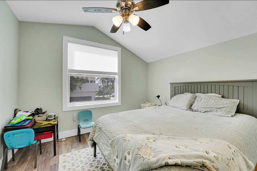 合同活跃: $8,000 (5 贝兹, 4 浴室, 3595 平方英尺)