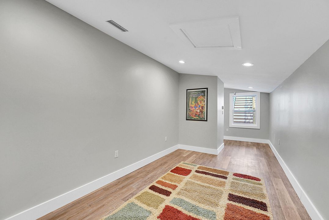 合同活跃: $8,000 (5 贝兹, 4 浴室, 3595 平方英尺)