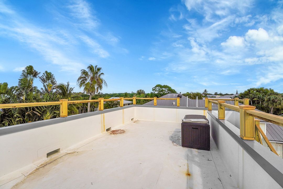 合同活跃: $8,000 (5 贝兹, 4 浴室, 3595 平方英尺)