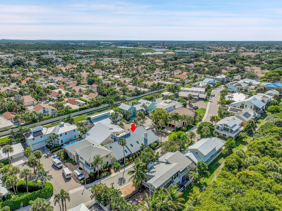 合同活跃: $8,000 (5 贝兹, 4 浴室, 3595 平方英尺)