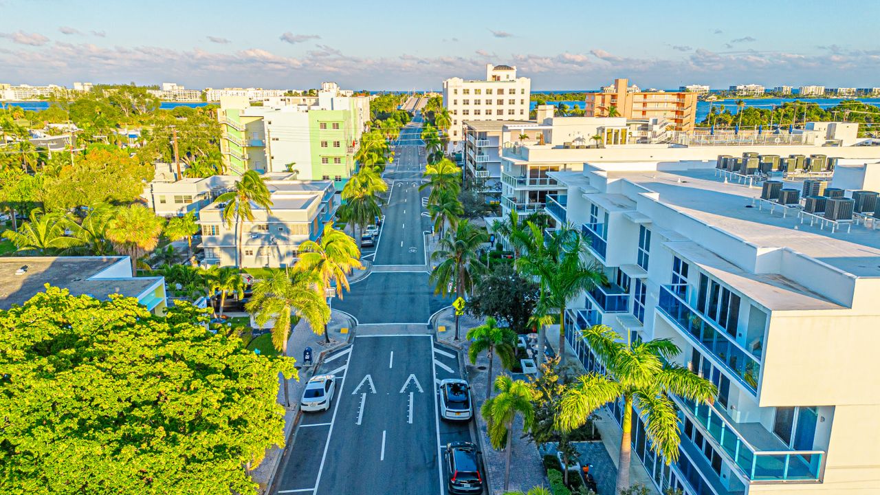 Под контрактом: $375,000 (1 спален, 1 ванн, 1032 Квадратных фут)