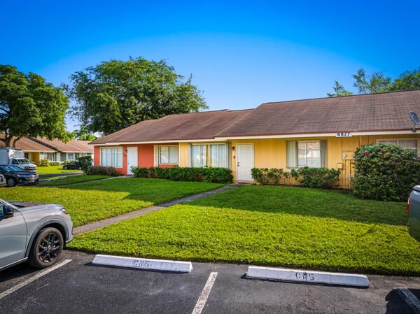 На продажу: $299,900 (3 спален, 2 ванн, 1312 Квадратных фут)