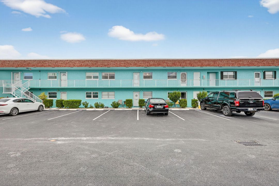 For Sale: $195,000 (2 beds, 2 baths, 1092 Square Feet)