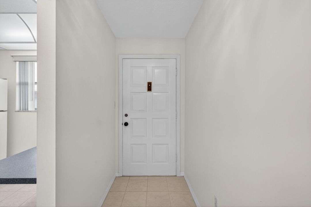 For Sale: $195,000 (2 beds, 2 baths, 1092 Square Feet)