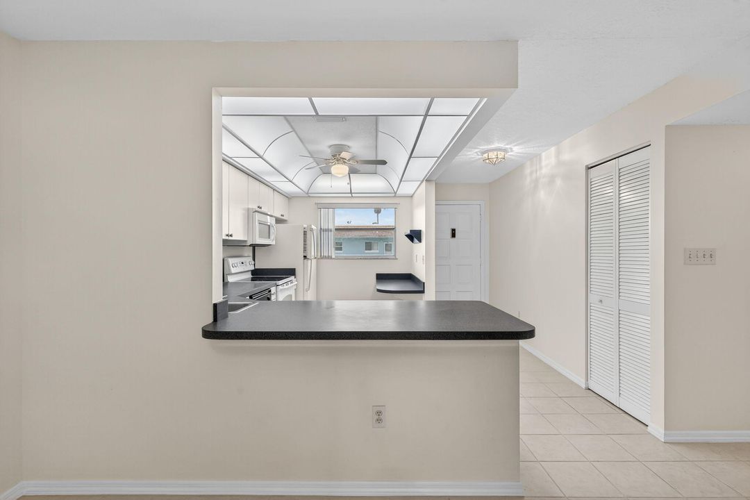 For Sale: $195,000 (2 beds, 2 baths, 1092 Square Feet)