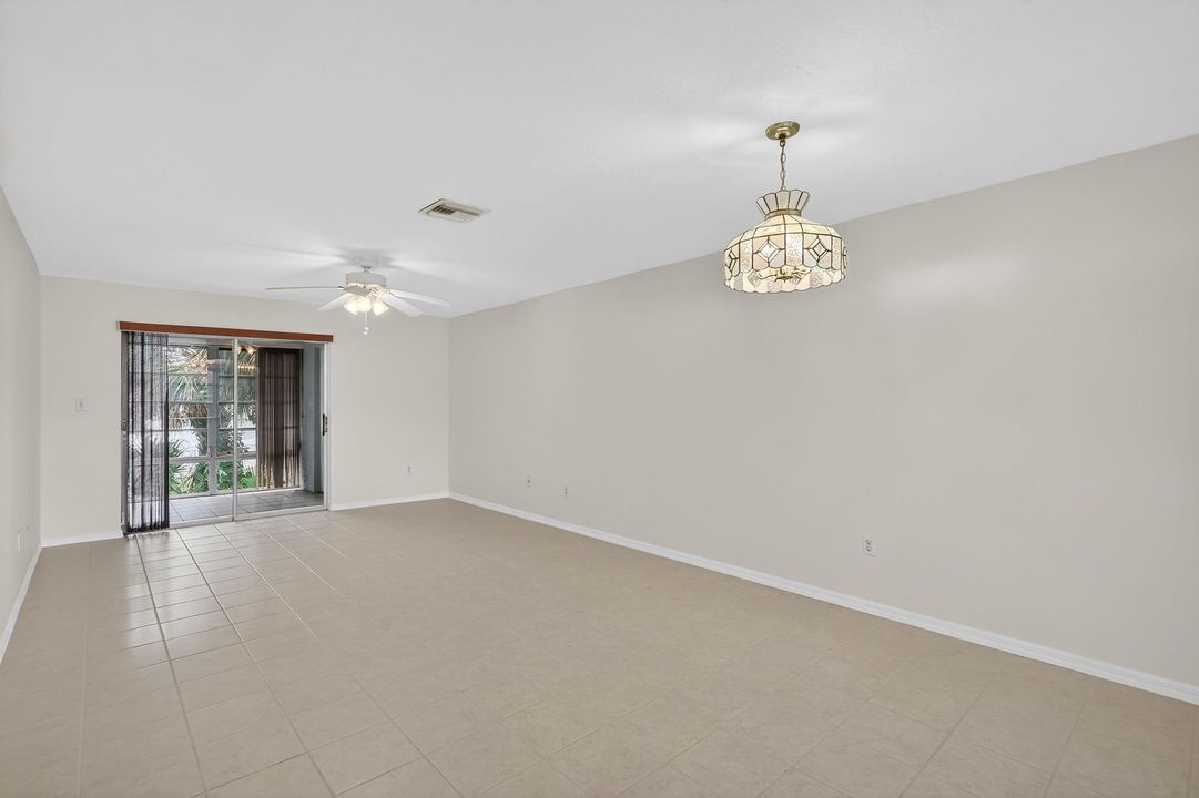 For Sale: $195,000 (2 beds, 2 baths, 1092 Square Feet)