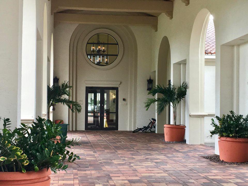 出租: $7,500 (4 贝兹, 2 浴室, 2250 平方英尺)