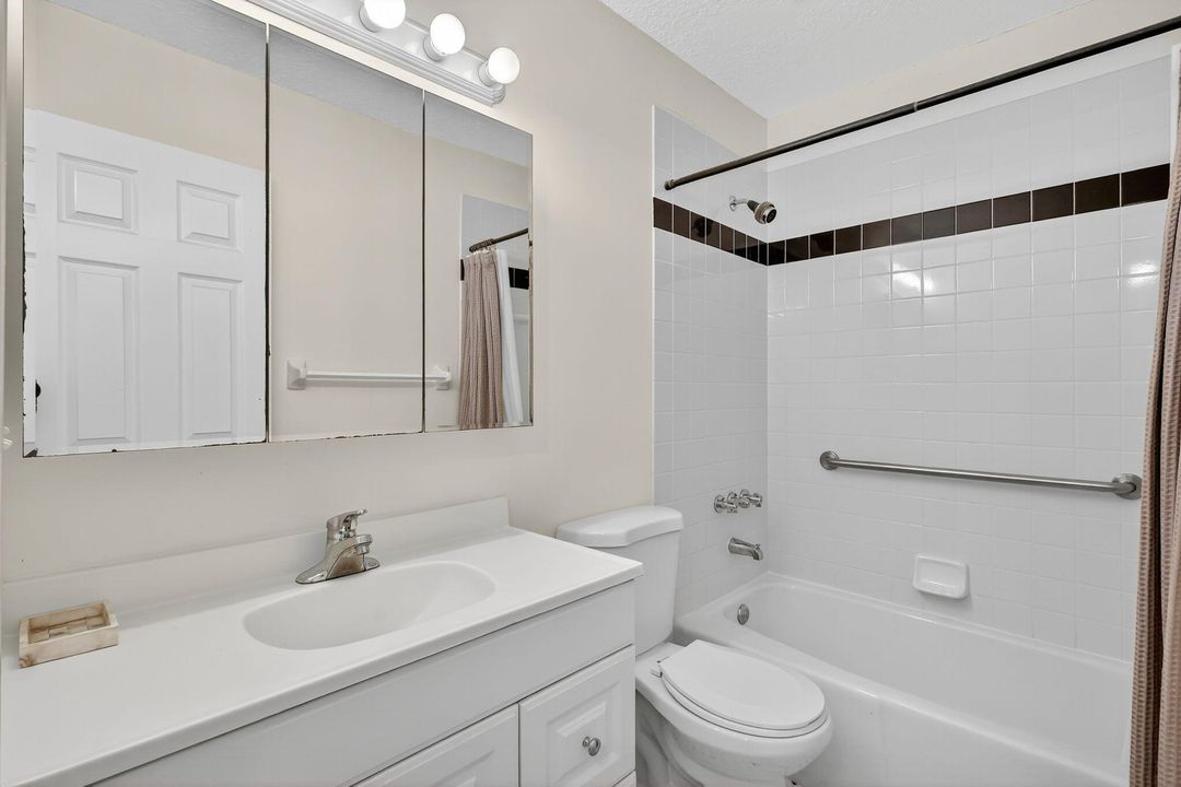 For Sale: $195,000 (2 beds, 2 baths, 1092 Square Feet)