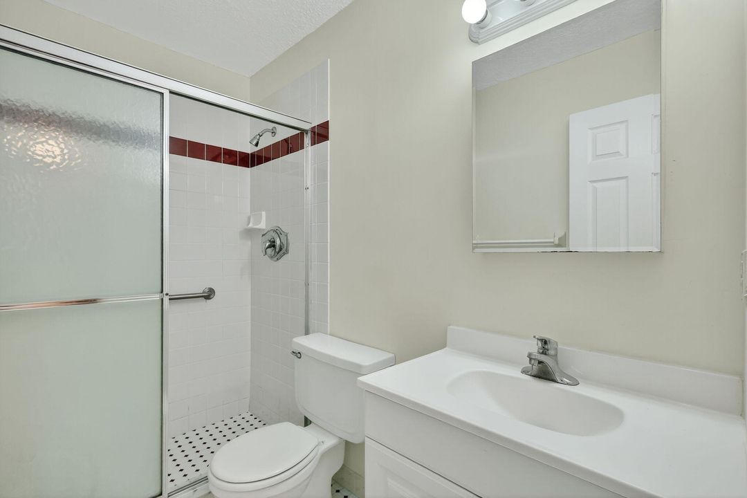 For Sale: $195,000 (2 beds, 2 baths, 1092 Square Feet)