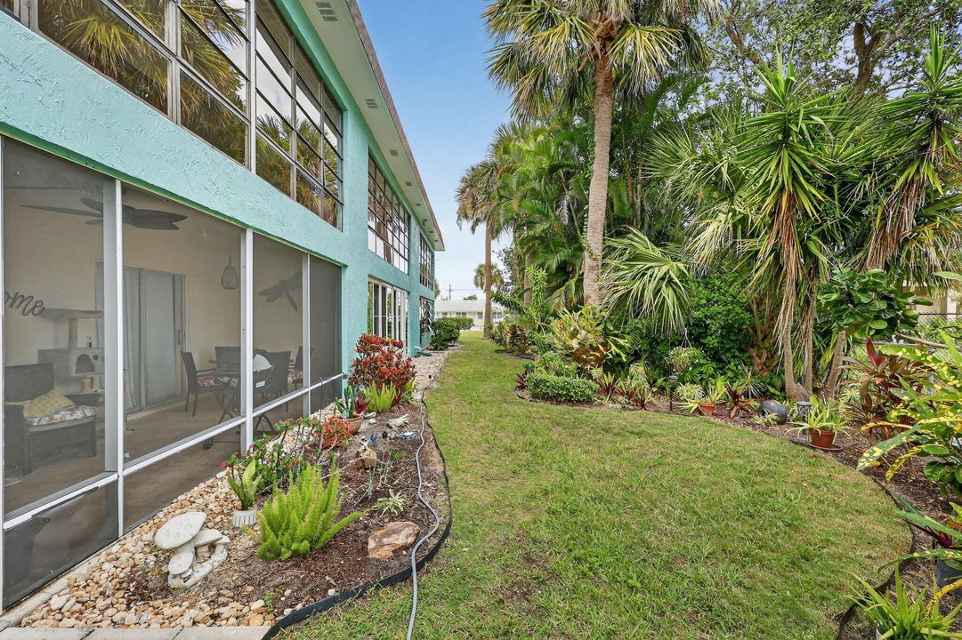 For Sale: $195,000 (2 beds, 2 baths, 1092 Square Feet)