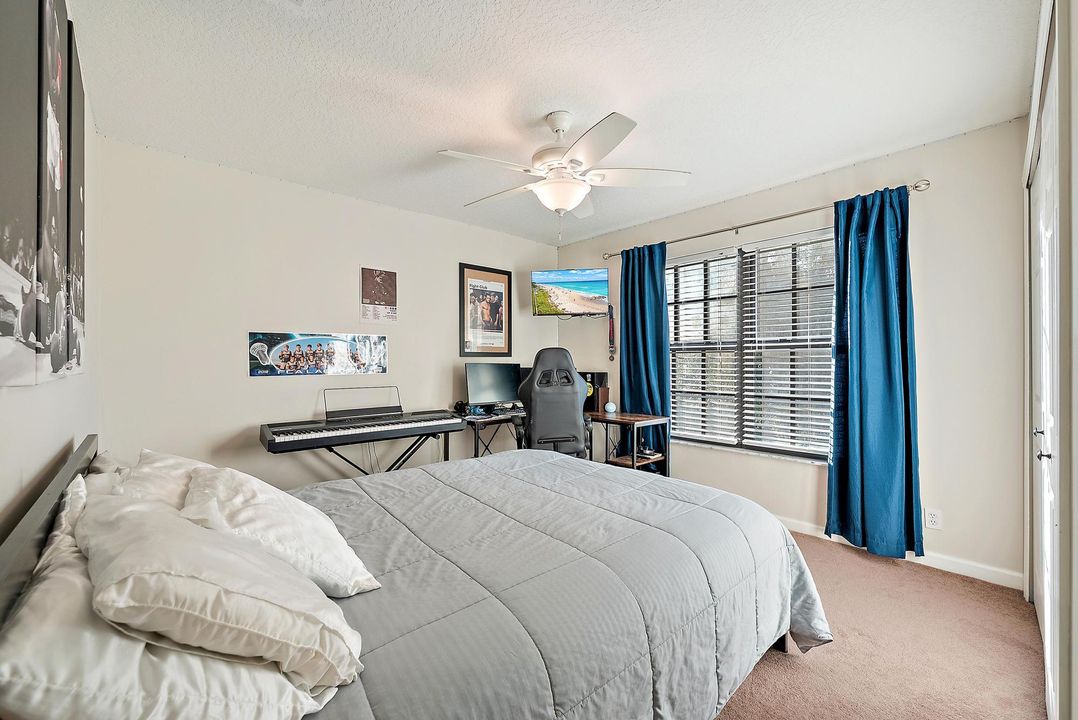 Под контрактом: $1,449,000 (4 спален, 2 ванн, 2761 Квадратных фут)