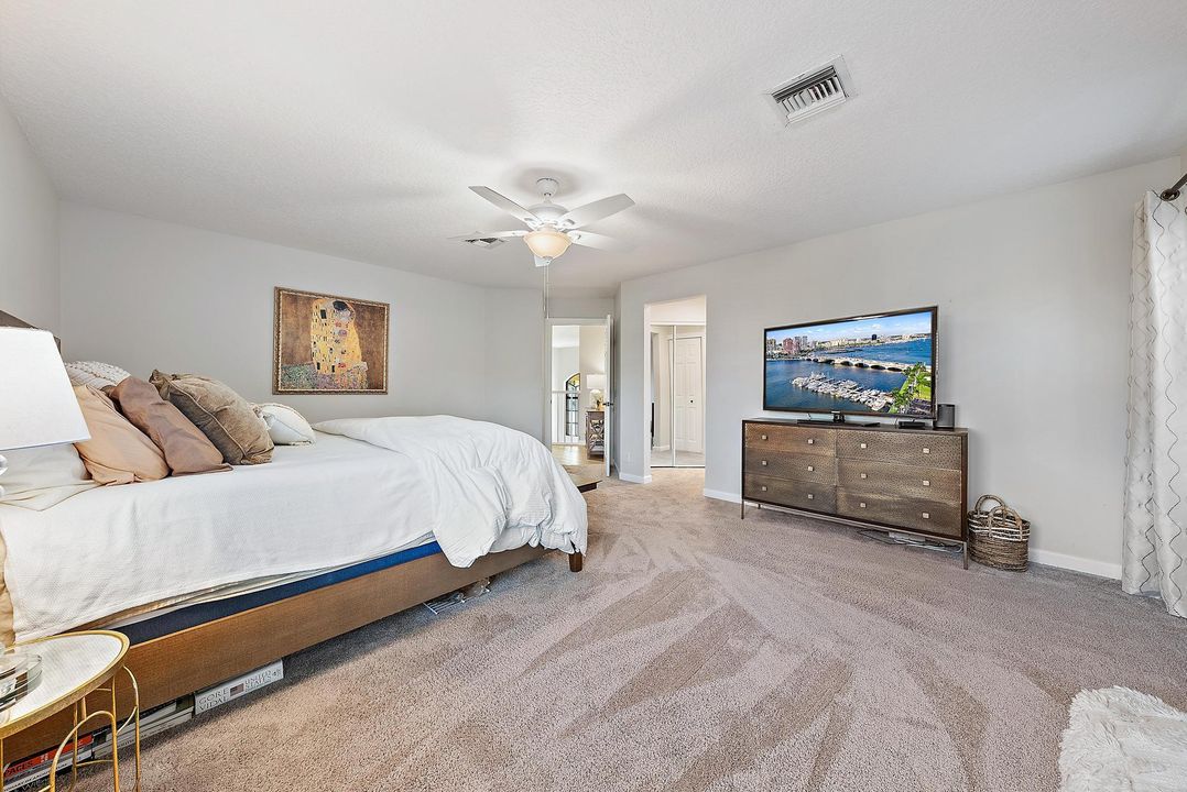 Под контрактом: $1,449,000 (4 спален, 2 ванн, 2761 Квадратных фут)