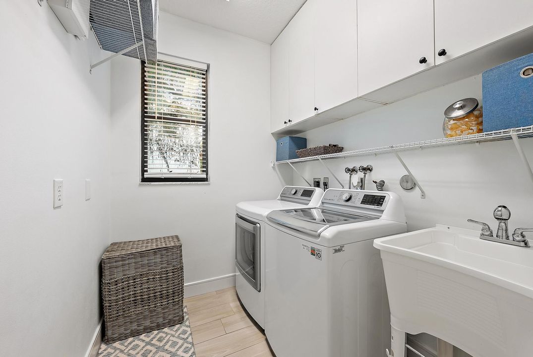 Под контрактом: $1,449,000 (4 спален, 2 ванн, 2761 Квадратных фут)