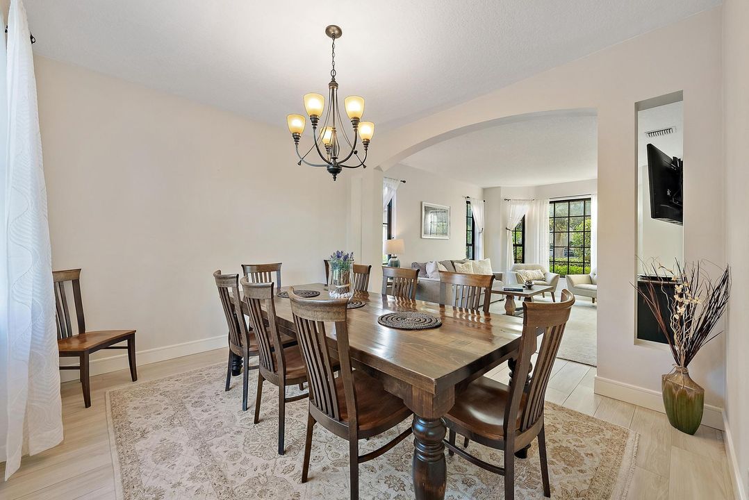 Под контрактом: $1,449,000 (4 спален, 2 ванн, 2761 Квадратных фут)