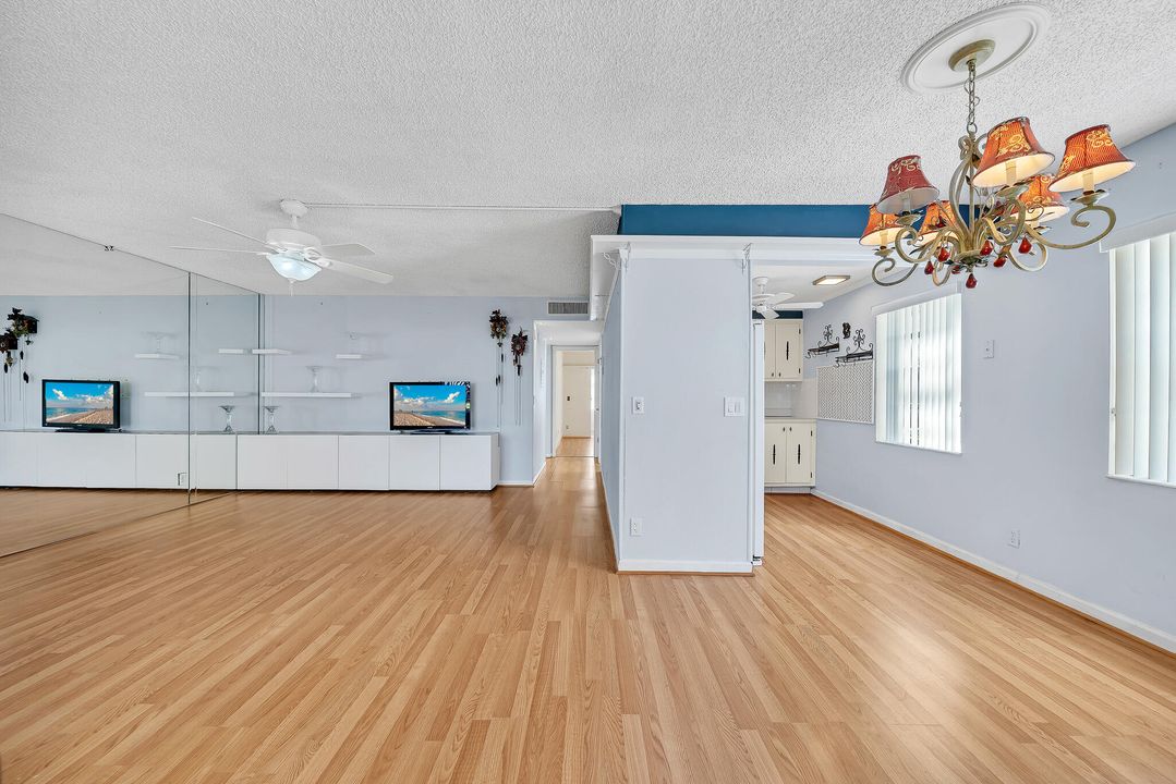 На продажу: $120,000 (2 спален, 2 ванн, 907 Квадратных фут)