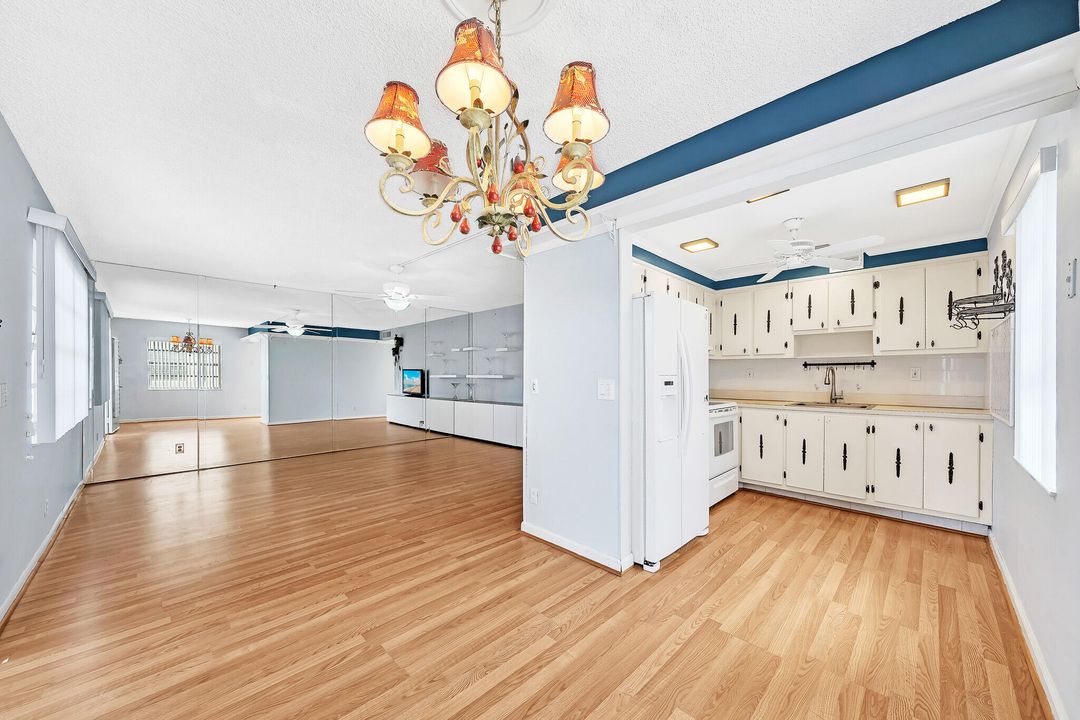 На продажу: $120,000 (2 спален, 2 ванн, 907 Квадратных фут)