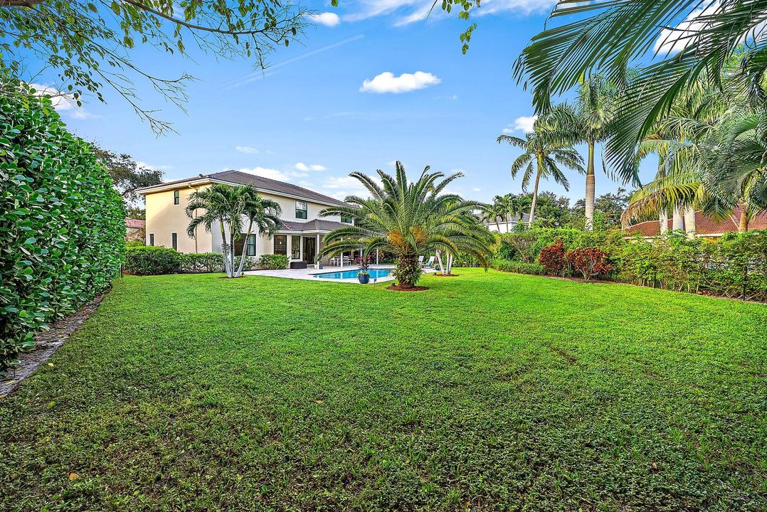 Под контрактом: $1,449,000 (4 спален, 2 ванн, 2761 Квадратных фут)