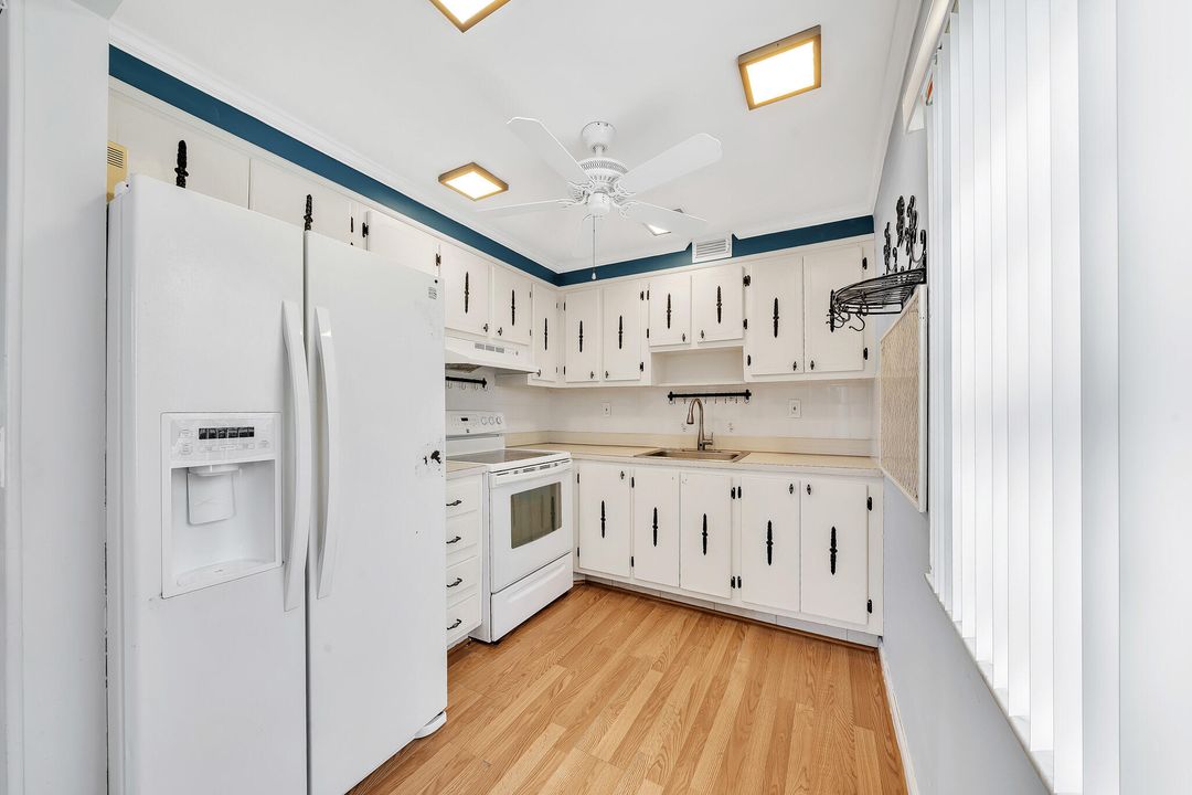 На продажу: $120,000 (2 спален, 2 ванн, 907 Квадратных фут)