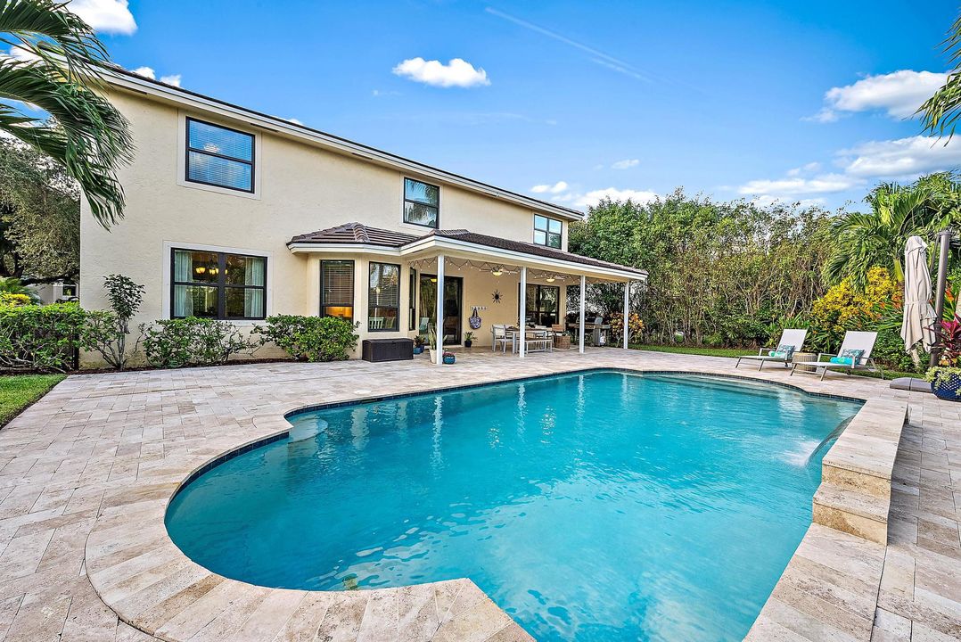 Под контрактом: $1,449,000 (4 спален, 2 ванн, 2761 Квадратных фут)