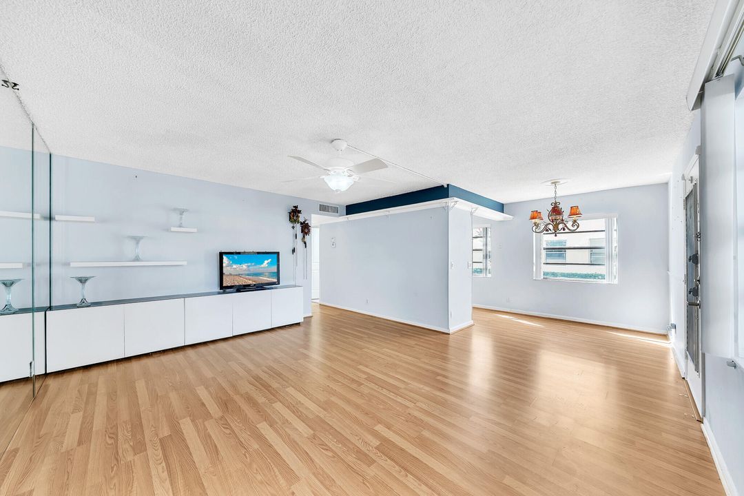 На продажу: $120,000 (2 спален, 2 ванн, 907 Квадратных фут)