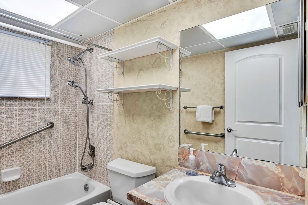 На продажу: $120,000 (2 спален, 2 ванн, 907 Квадратных фут)