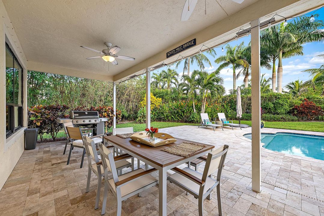 Под контрактом: $1,449,000 (4 спален, 2 ванн, 2761 Квадратных фут)