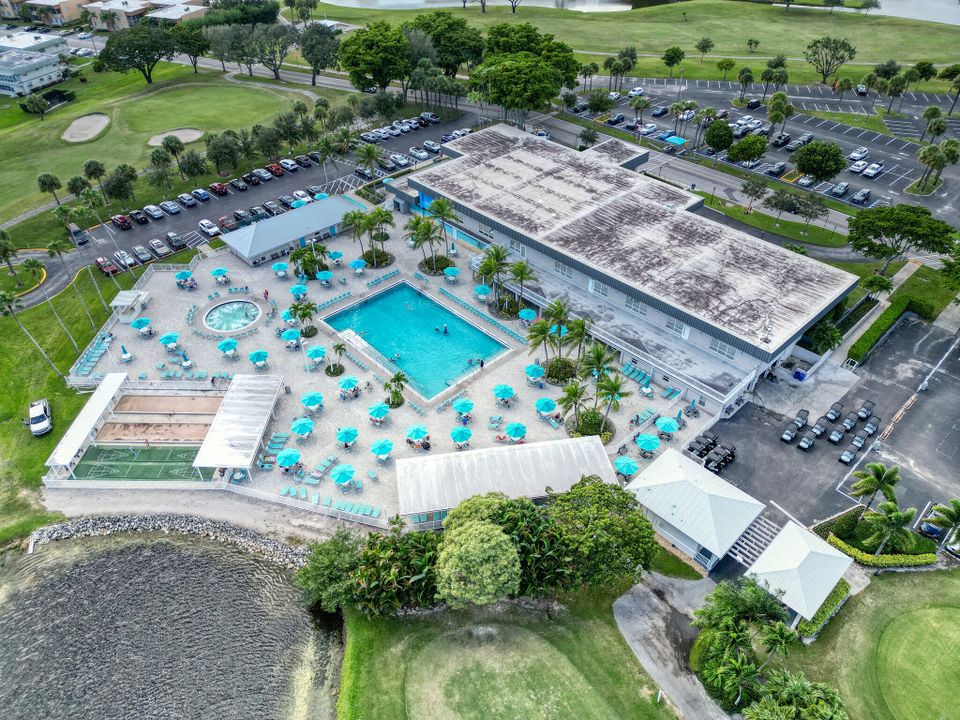 На продажу: $120,000 (2 спален, 2 ванн, 907 Квадратных фут)