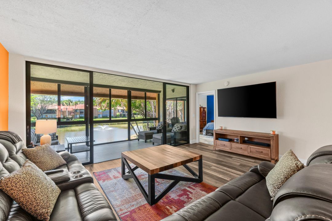 合同活跃: $2,700 (2 贝兹, 2 浴室, 1380 平方英尺)