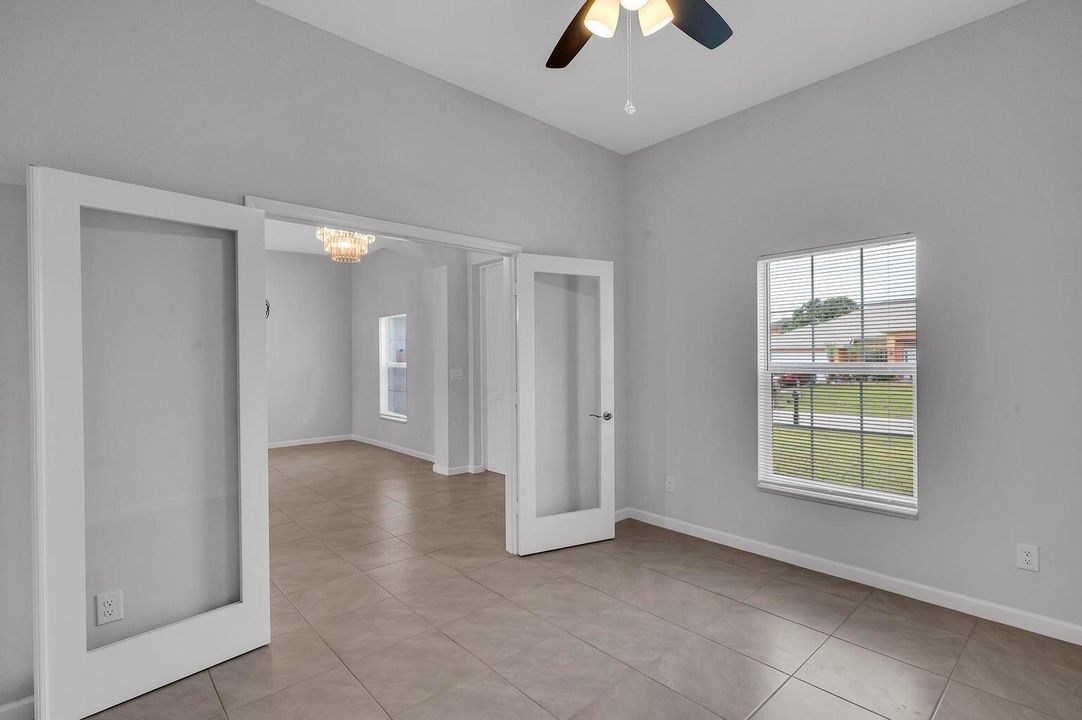 合同活跃: $2,800 (4 贝兹, 2 浴室, 2078 平方英尺)