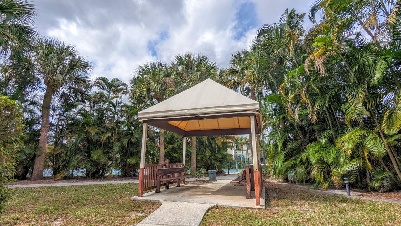 En Venta: $315,000 (2 camas, 2 baños, 1558 Pies cuadrados)