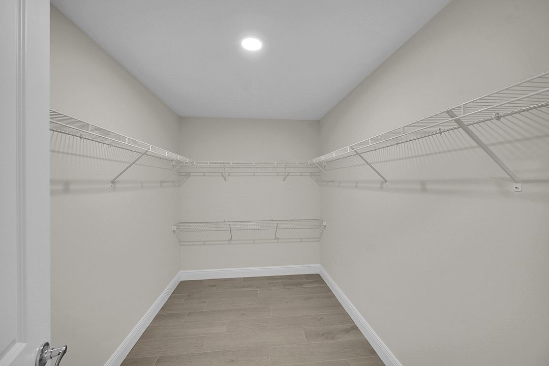 出租: $4,700 (4 贝兹, 2 浴室, 2133 平方英尺)