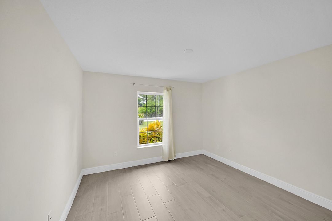 出租: $4,700 (4 贝兹, 2 浴室, 2133 平方英尺)