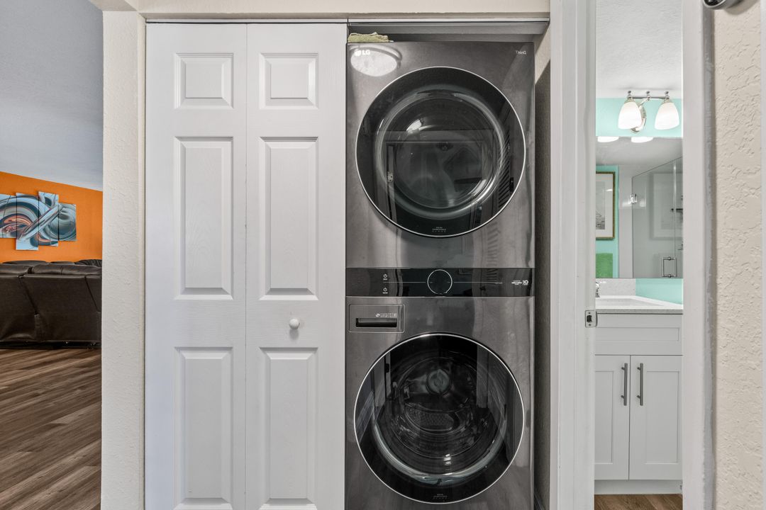 合同活跃: $2,700 (2 贝兹, 2 浴室, 1380 平方英尺)